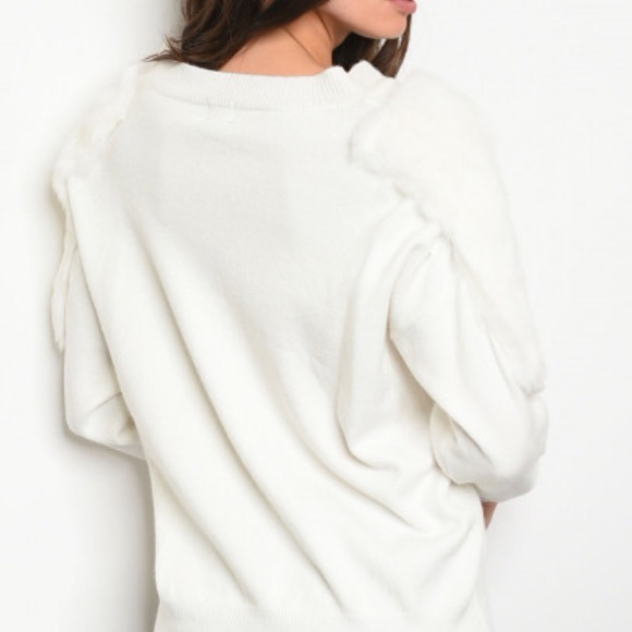 🆕 White Fur Trim Sweater - Picture 4 of 5